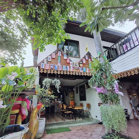 Tavee Guesthouse Бангкок Екстер'єр фото
