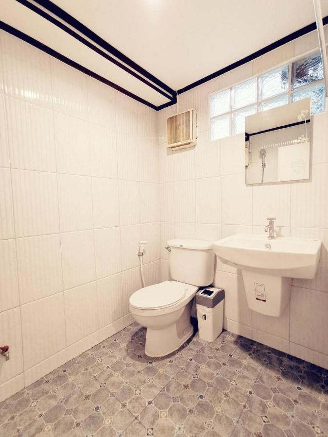 Tavee Guesthouse Бангкок Номер фото