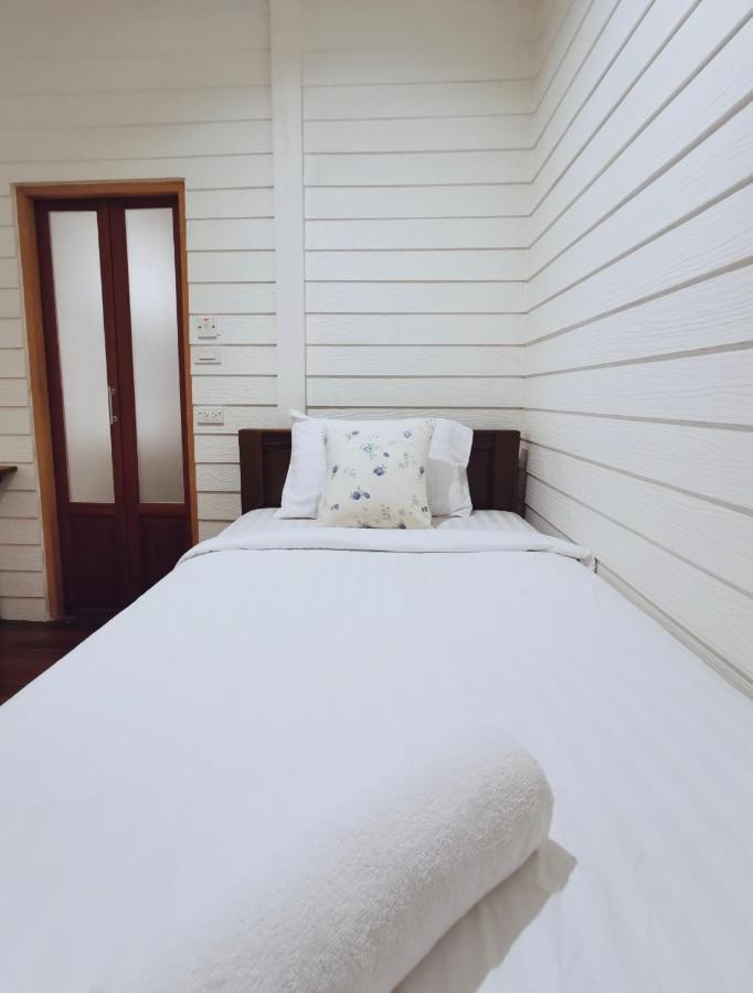 Tavee Guesthouse Бангкок Екстер'єр фото