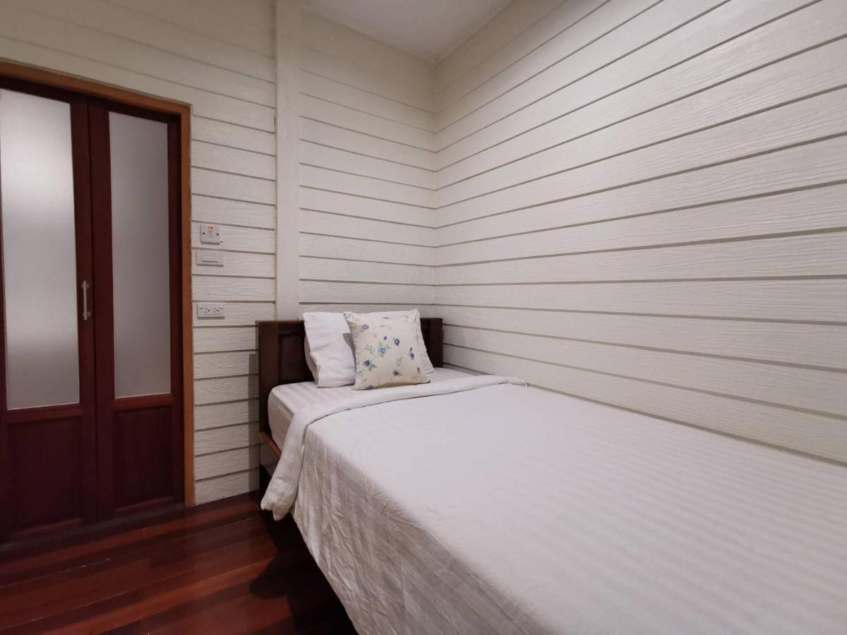 Tavee Guesthouse Бангкок Екстер'єр фото