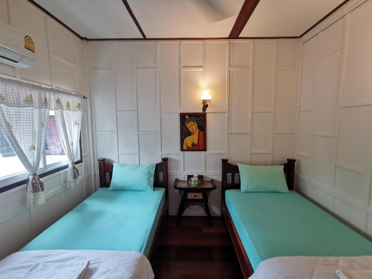 Tavee Guesthouse Бангкок Екстер'єр фото