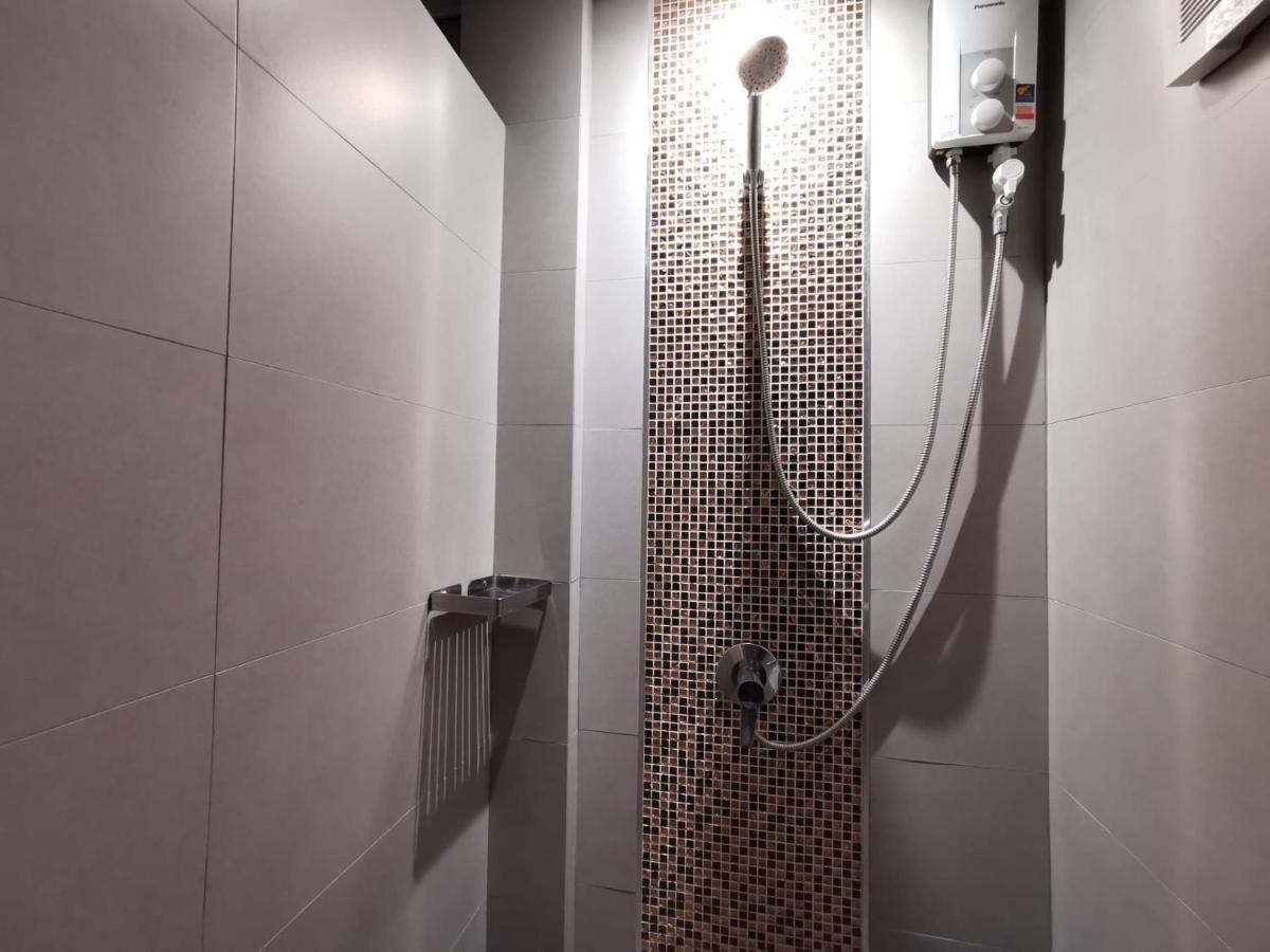 Tavee Guesthouse Бангкок Екстер'єр фото